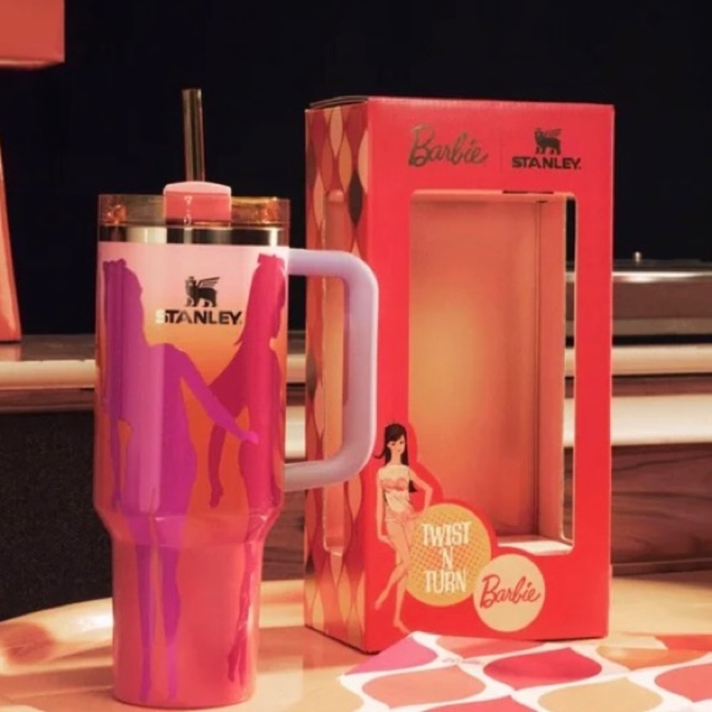 Barbie x Stanley 60s Twist โN Turn 40oz Quencher - Picture 6 of 7